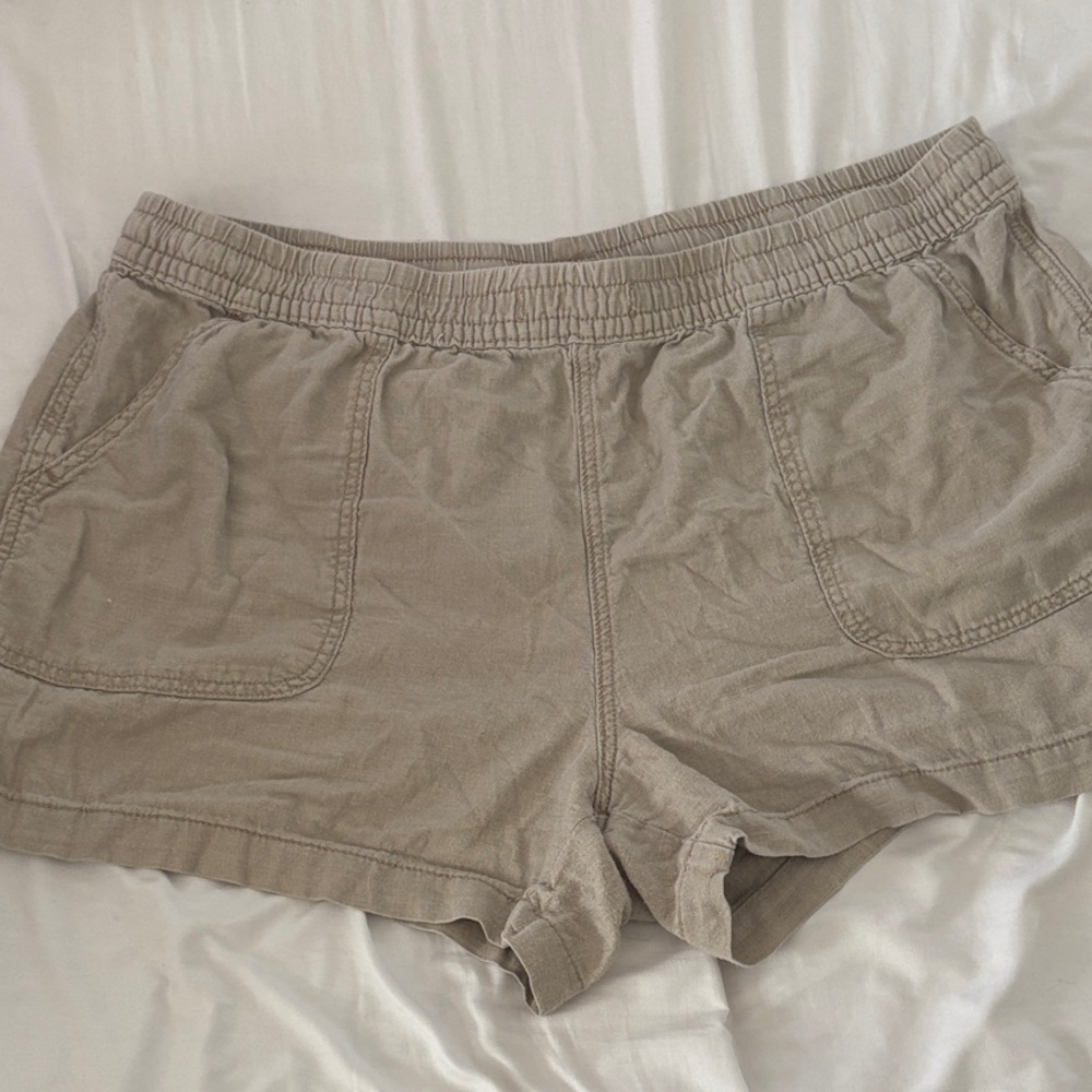 Time and Tru Women's Beige Cargo Shorts